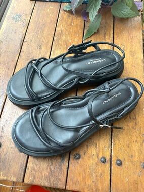 Vagabond Blenda black leather platform sandals